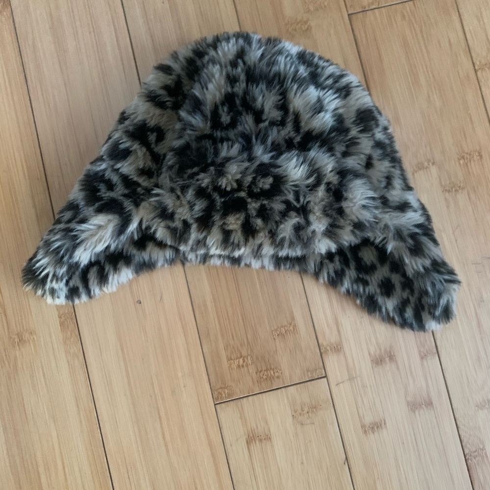 𝅺Girls IKKS faux fur hat sz51  (4-6yrs)
